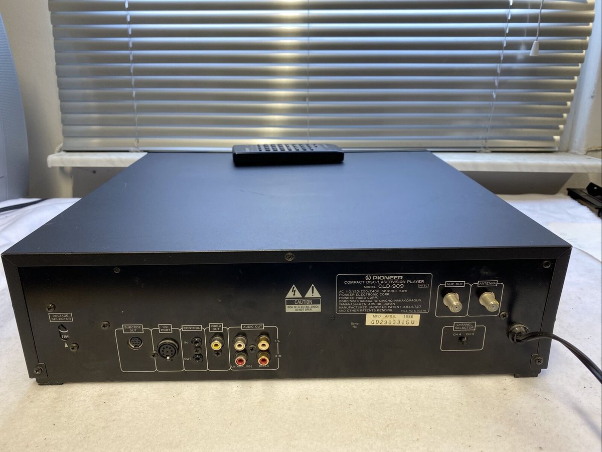 LaserDisc Database - Hardware - Pioneer - CLD-909